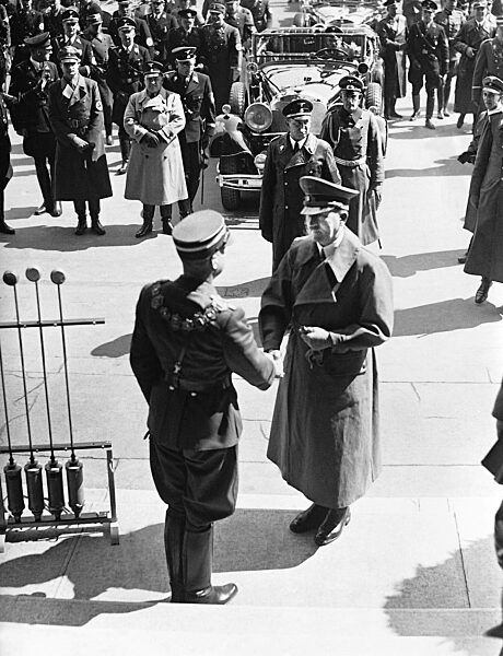 Hermann Neubacher welcomes Adolf Hitler in Vienna, 1938