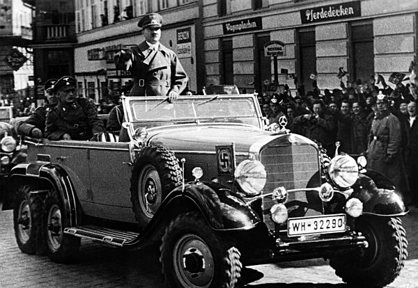 Adolf Hitler in Linz, 1938