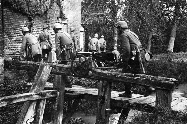 Deutsche Soldaten bei Kämpfen an der Somme, 1916