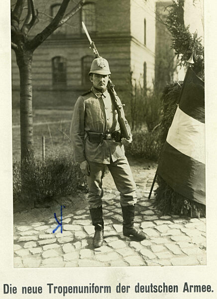 Deutscher Soldat in neuer Tropenuniform, 1912