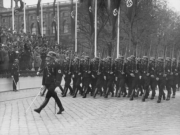 Parade der SS-Verfügungstruppe