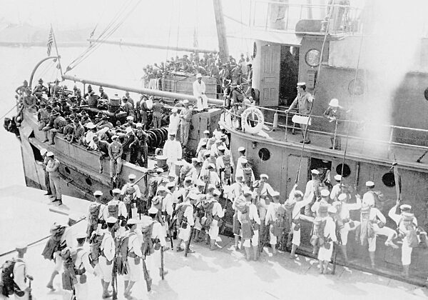 Amerikanische Marinesoldaten kehren auf ihr Schiff zurück, 1914