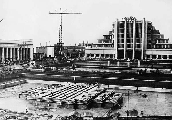 Construction work on the site of the World Exhibition in Brussels, 1935