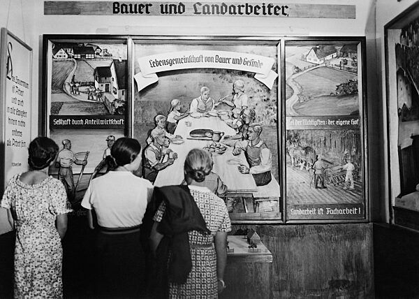 Propagandaausstellung "Bauer, Arbeiter, Soldat" in Frankfurt an der Oder, 1937
