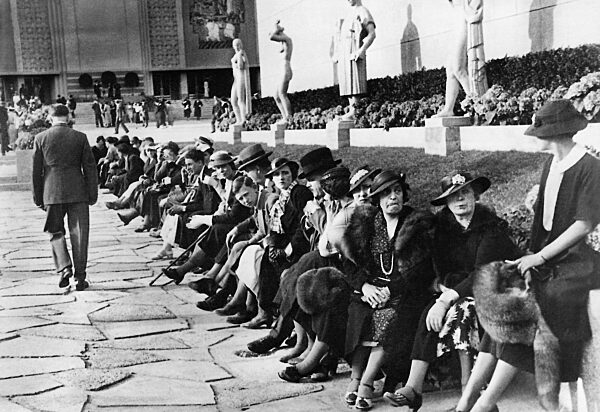 Visitors to the World Exhibition in Brussels, 1935