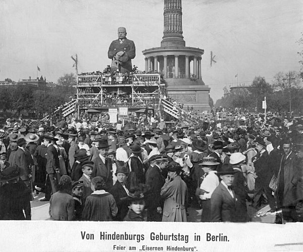 Birthday celebrations at the Iron Hindenburg in Berlin, 1917 