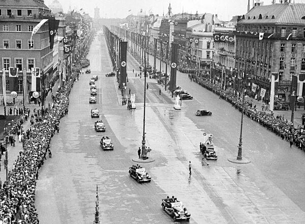 Olympic Games: Members of the IOC driving to the Olympic-Stadion, 1936 