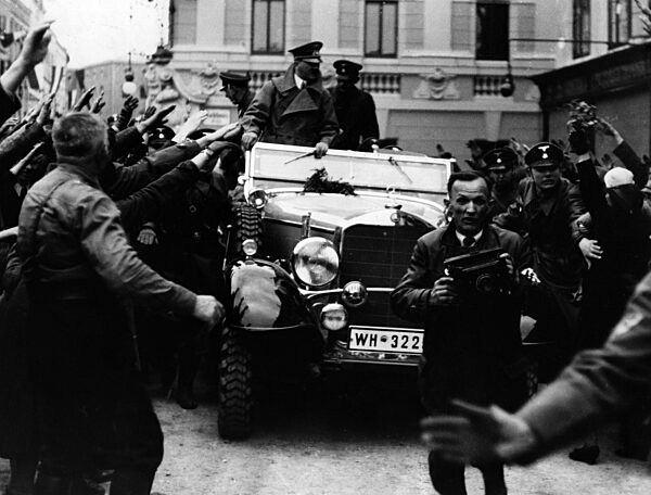Adolf Hitler in Ried, 1938