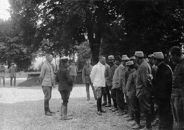 Gefangene französische Soldaten während der Schlacht um Verdun, 1916