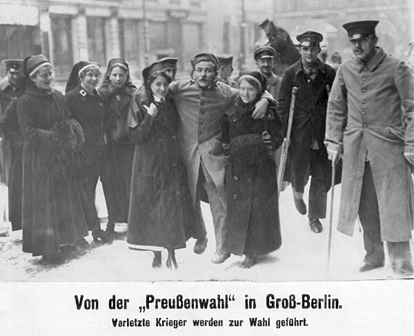 Injured soldiers are led to vote, 1919