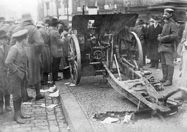 Artillery protects the polling station, 1919