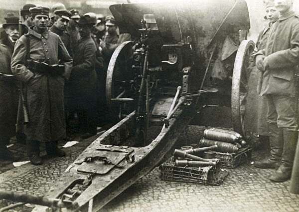 Artillery protects the polling station, 1919