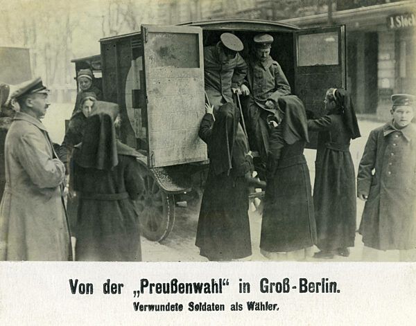 Wounded soldiers go to vote, 1919