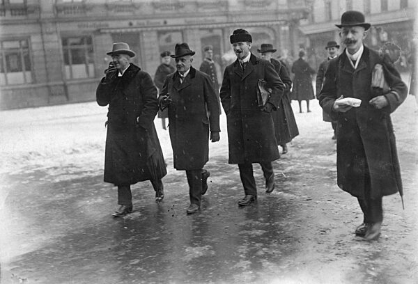 Deputies on the way to the National Assembly, 1919