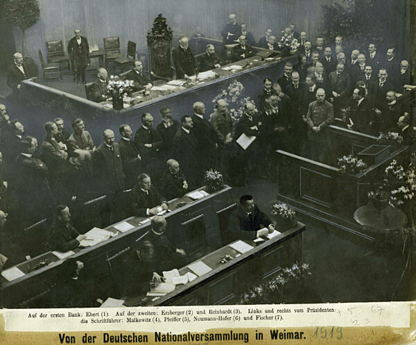 Konstantin Fehrenbach announces the election of Ebert, 1919