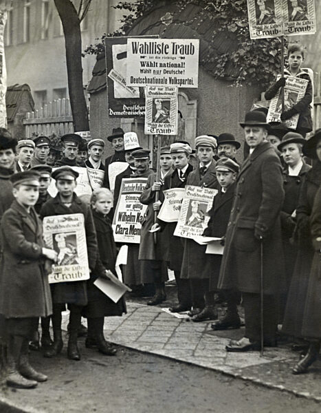 Youth helping with the National Assembly election, 1919