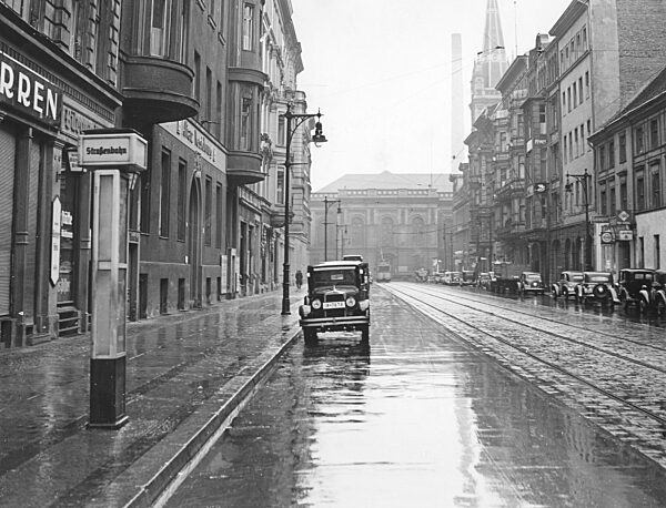 Menschenleere Kochstraße in Berlin, 1939