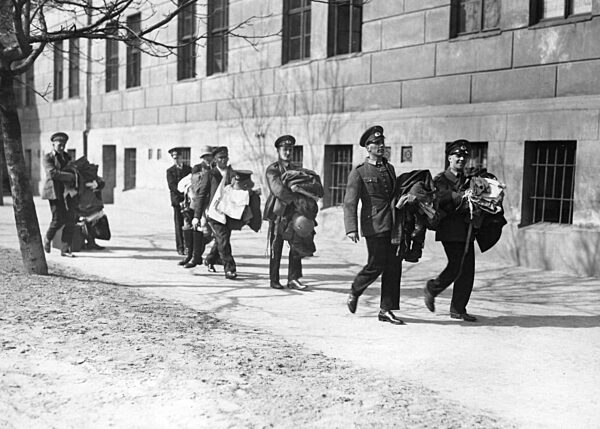 New recruits of the Reichswehr carry their uniforms