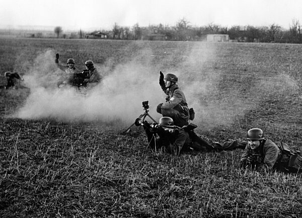 Paratroopers during a maneuver, 1939