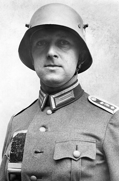 A sergeant major of the Reichswehr