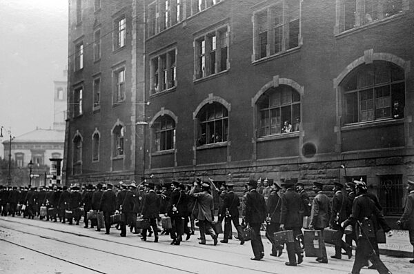 March of the reservists, 1913