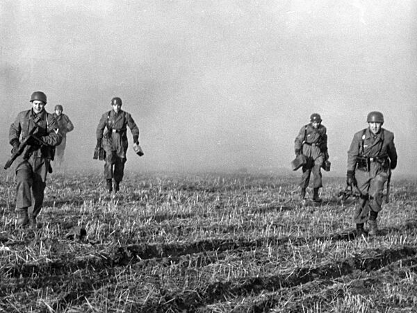 Paratroopers during a maneuver, 1939