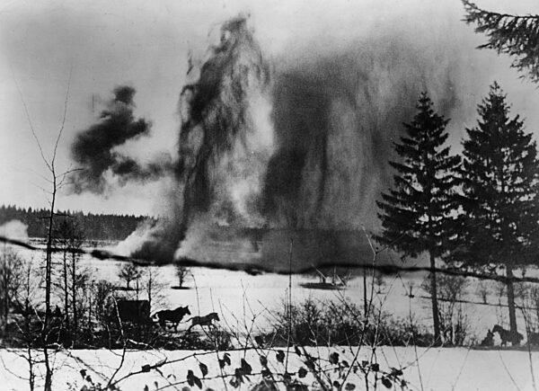 Lufangriff auf Nachschub-Straße während derArdennenoffensive, 19445