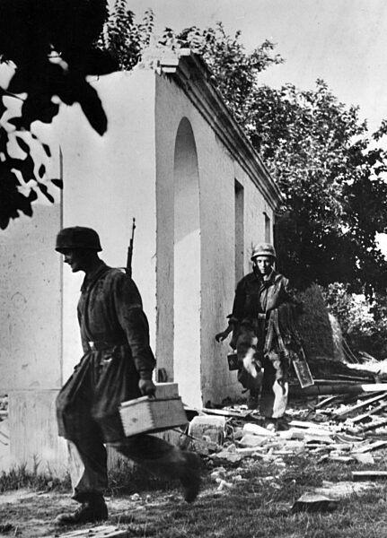 Deutsche Fallschirmjäger bei Monte Cassino, 1944