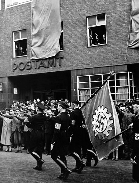 Flag delegation of the DAF in Berlin, 1940