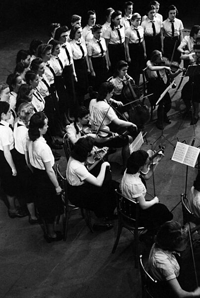 Opernvorführung des BDM-Werkes Glaube und Schönheit, Prag 1941
