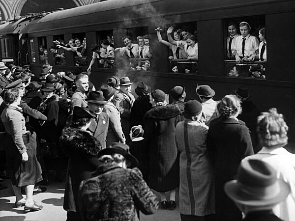 Berliner BDM fährt ins Landdienstlager, 1940