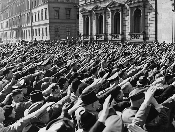 Crowd on the Wilhelmsplatz on Hitler's birthday, 1940