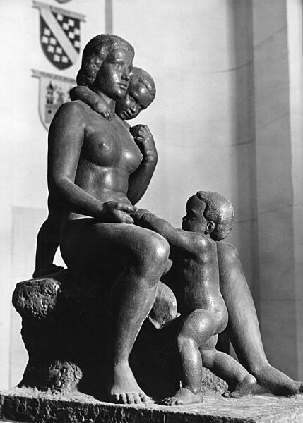 "Mutter und Kinder" (Mother and Children) by Hermann Mueller, 1942