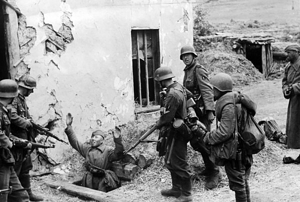Capture of Soviet soldiers, May 1942