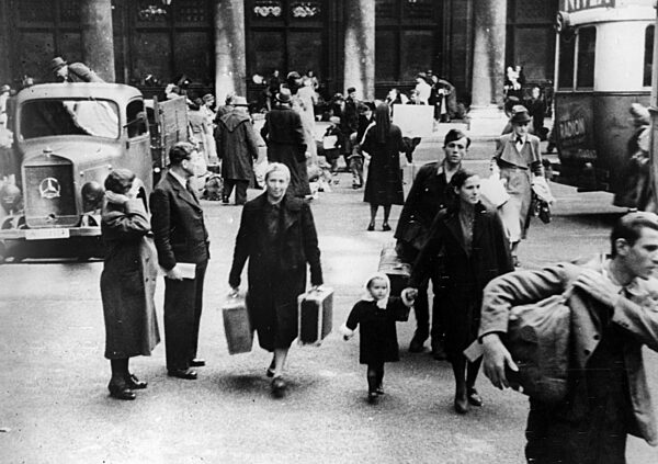 Ankunft der Iran-Deutschen in Wien, 1941