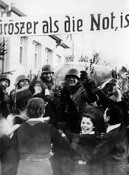 Welcoming the German troops who march into the Klaipeda region, 1939