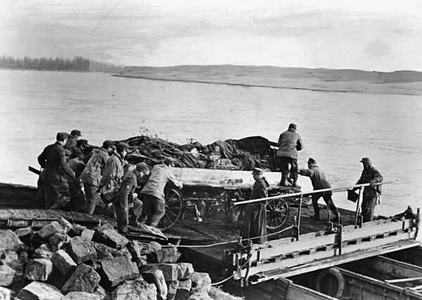 Mountain troops transport supplies with a ferry, 1944