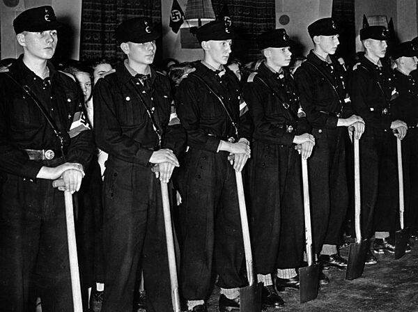 Rentry to the Hitler Youth, 1938