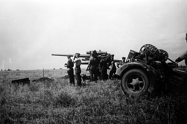 German 8,8cm Flak 36 near Stalingrad, 1942