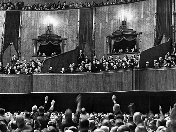 Oshima Hiroshi und die Kriegserklärung an die USA in der Krolloper 11.12.1941