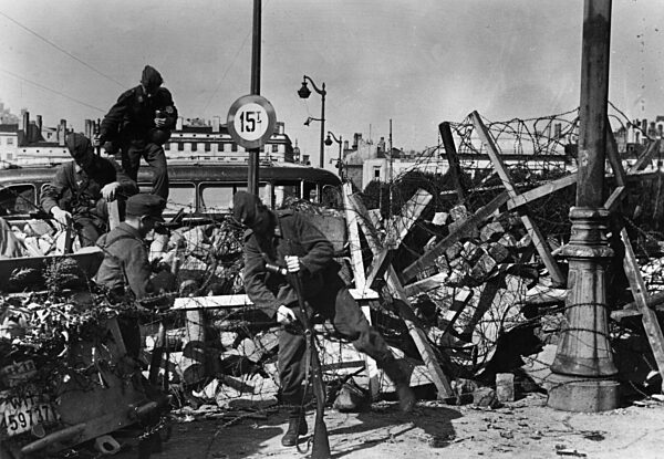 Luftwaffe soldiers during infantry operations in France, 1944