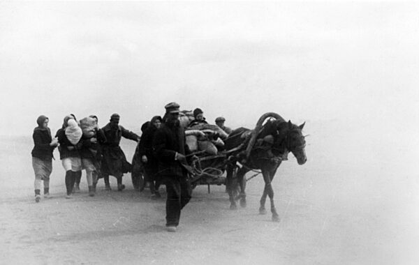 Civilians flee from Stalingrad, 1942