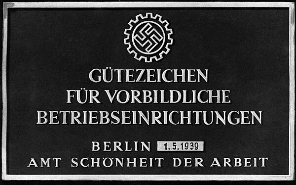 Quality mark of the Office of Beauty of Labour (Amt Schoenheit der Arbeit), 1939