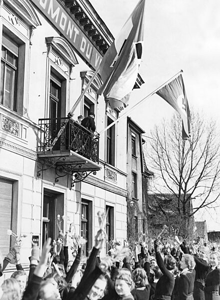Residents of the Memel region celebrate the integration of the Klaipeda Region into the German Reich, 23.03.1939