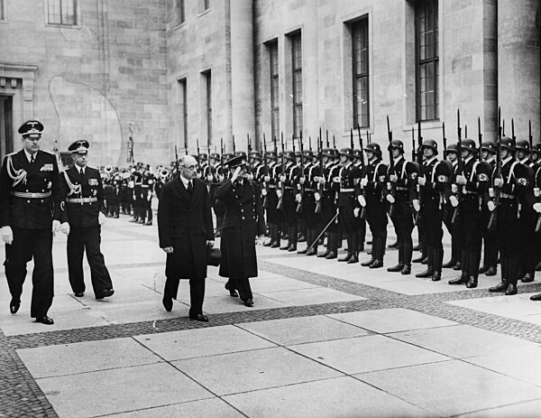 Pal Teleki und Istvan Csaky in Berlin, 1939