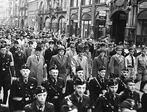 Aufmarsch der Scherl-Gefolgschaft am 1. Mai 1939