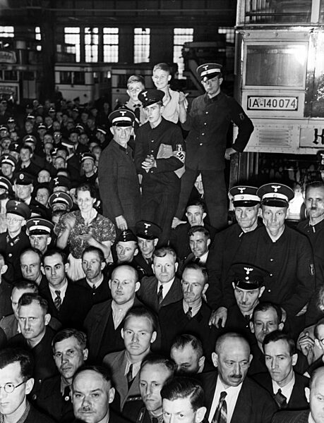 BVG employees during Goebbels's speech, 1939