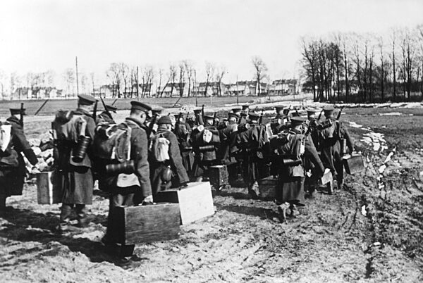 The Lithuanian army leaves Memel, 1939