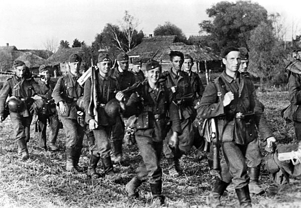 German soldiers in the forefield of Stalingrad, 1942