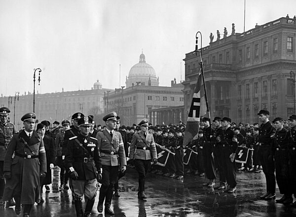 German-Italian ceremony at the memorial in Berlin, 1940